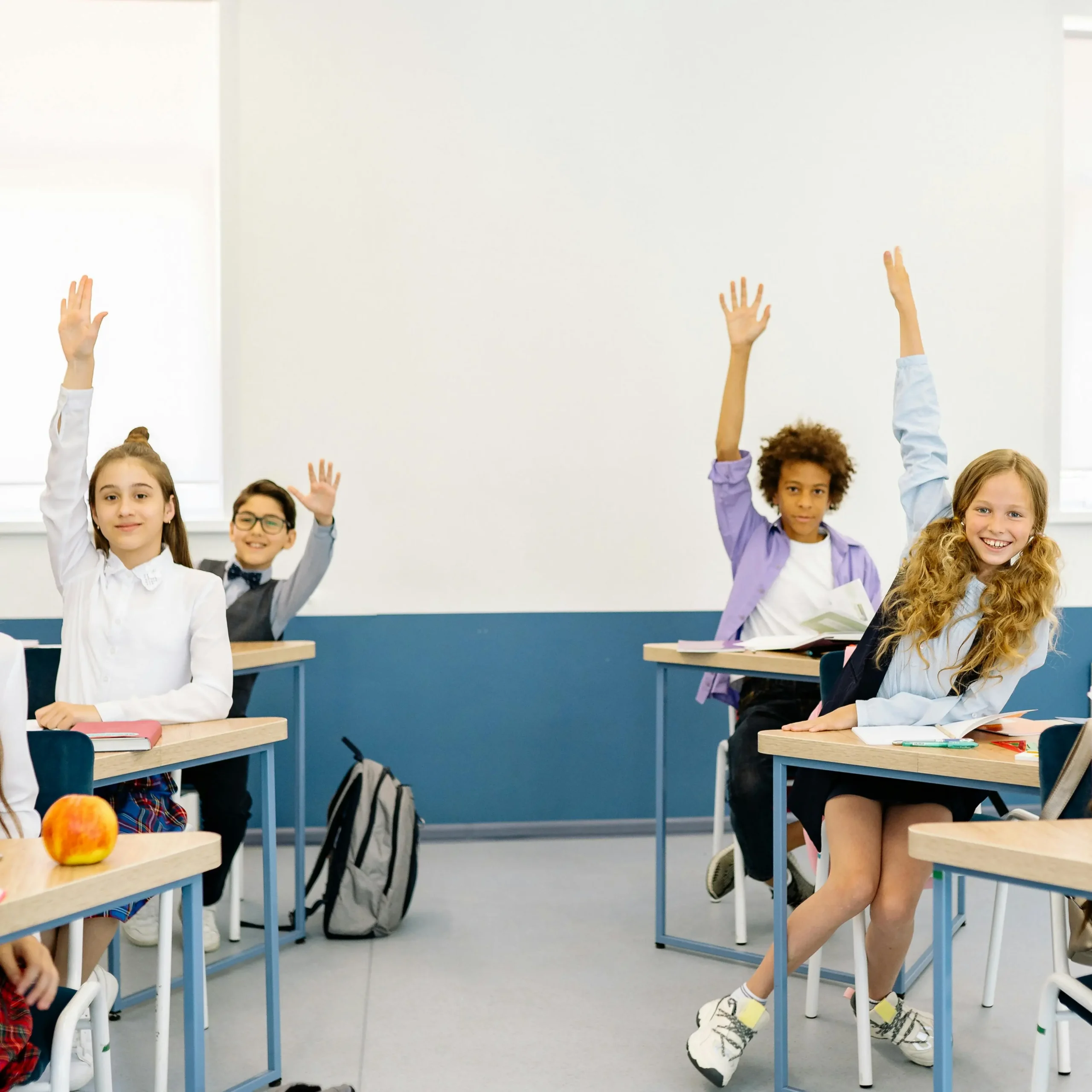 Child speaking with a teacher in a live 1 on 1 online language class